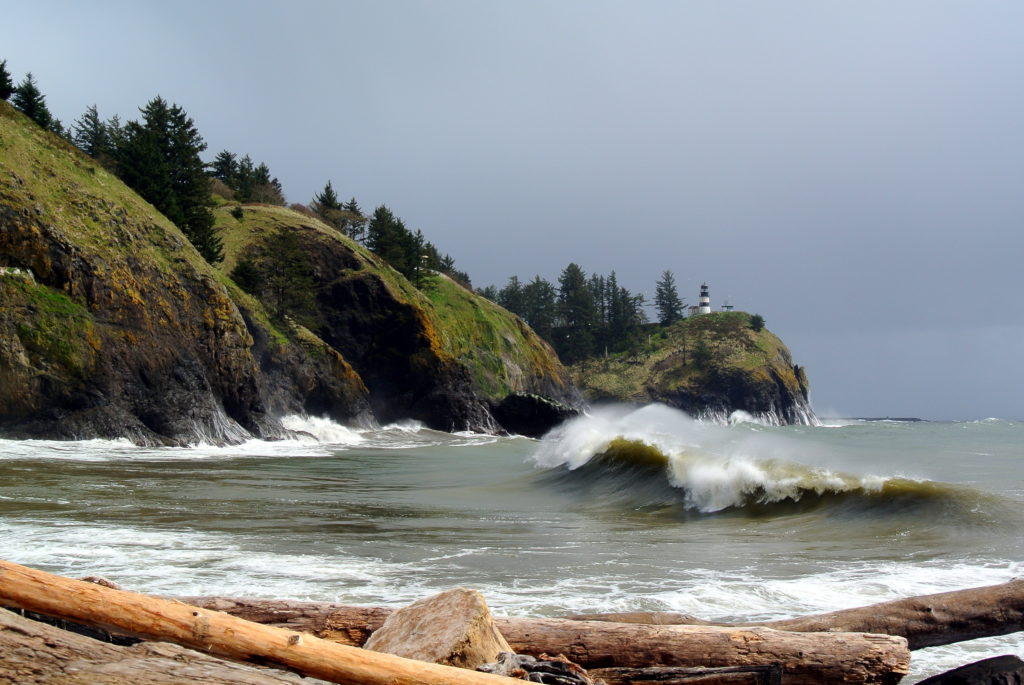Cape Disappointment State Park. Ocean, Columbia River, lighthouse. Camping RV, cabins and Tent